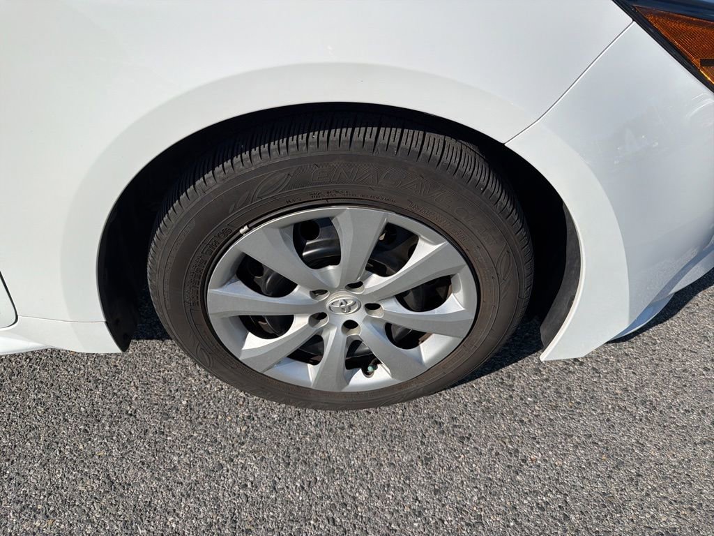 Used 2024 Toyota Corolla LE FWD image 12