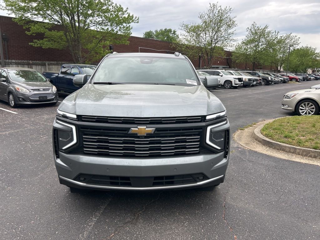 Used 2025 Chevrolet Suburban High Country AWD/4WD image 8