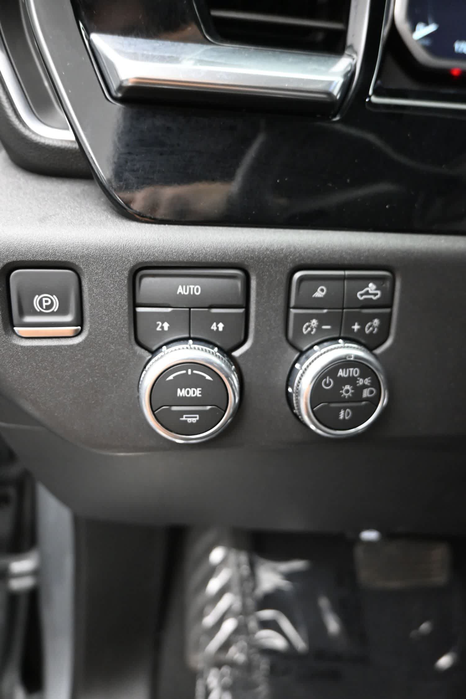 Used 2026 GMC Sierra 1500 SLT AWD/4WD image 28