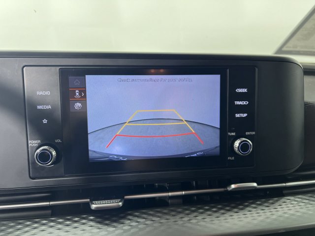 Used 2023 Kia Carnival LX FWD image 14