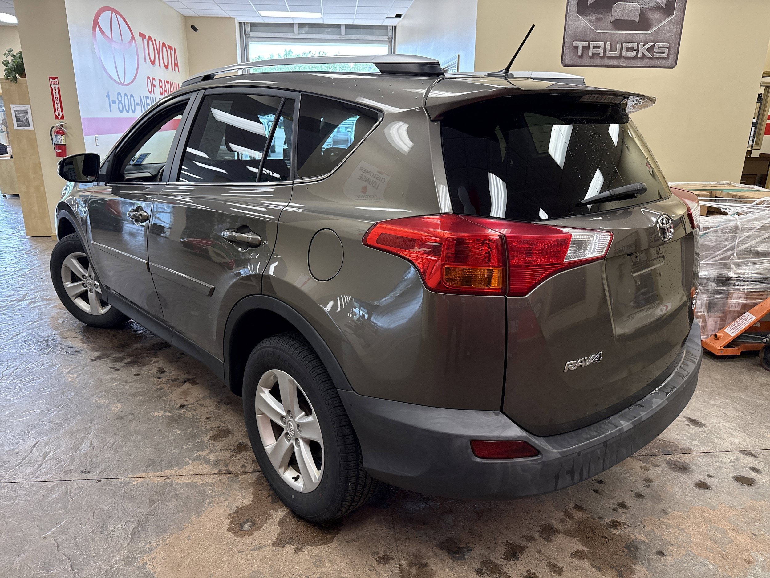 Used 2014 Toyota RAV4 XLE AWD/4WD image 8