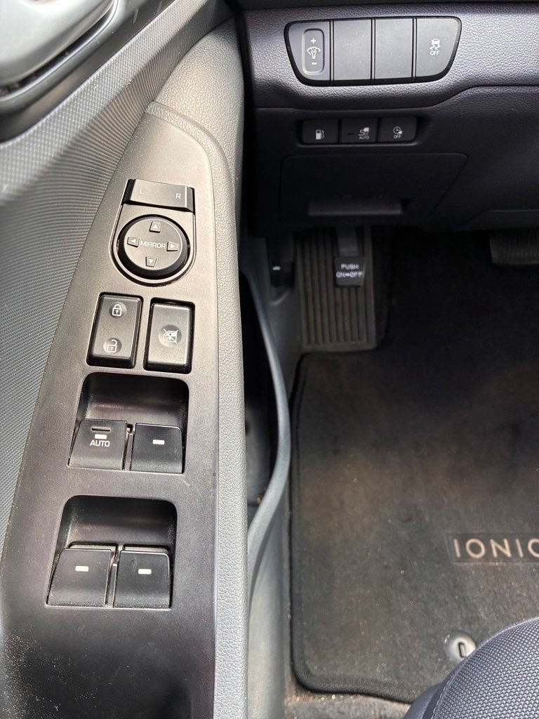 Used 2019 Hyundai Ioniq Plug-In Hybrid FWD image 28