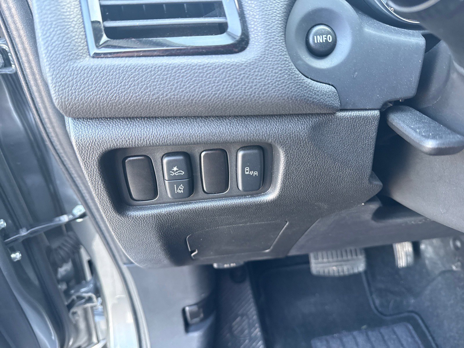 Used 2025 Mitsubishi Outlander Sport SE AWD/4WD image 15