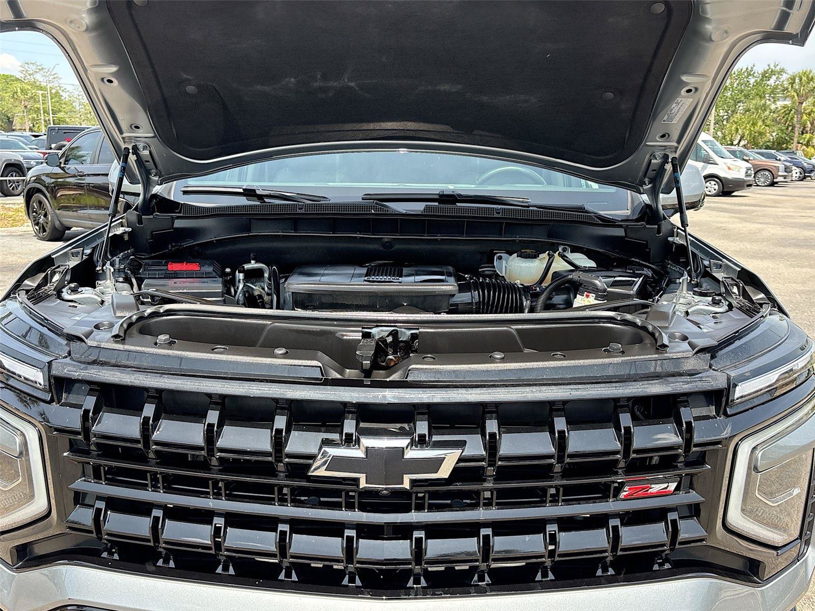 Used 2025 Chevrolet Suburban Z71 AWD/4WD image 31
