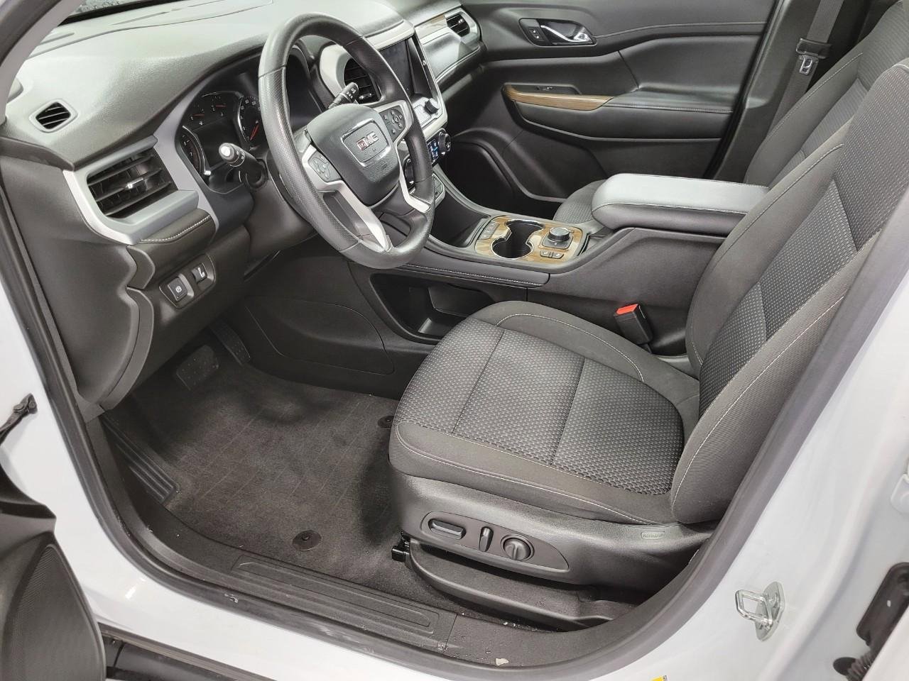 Used 2023 GMC Acadia SLE w/ Driver Convenience Package image 10