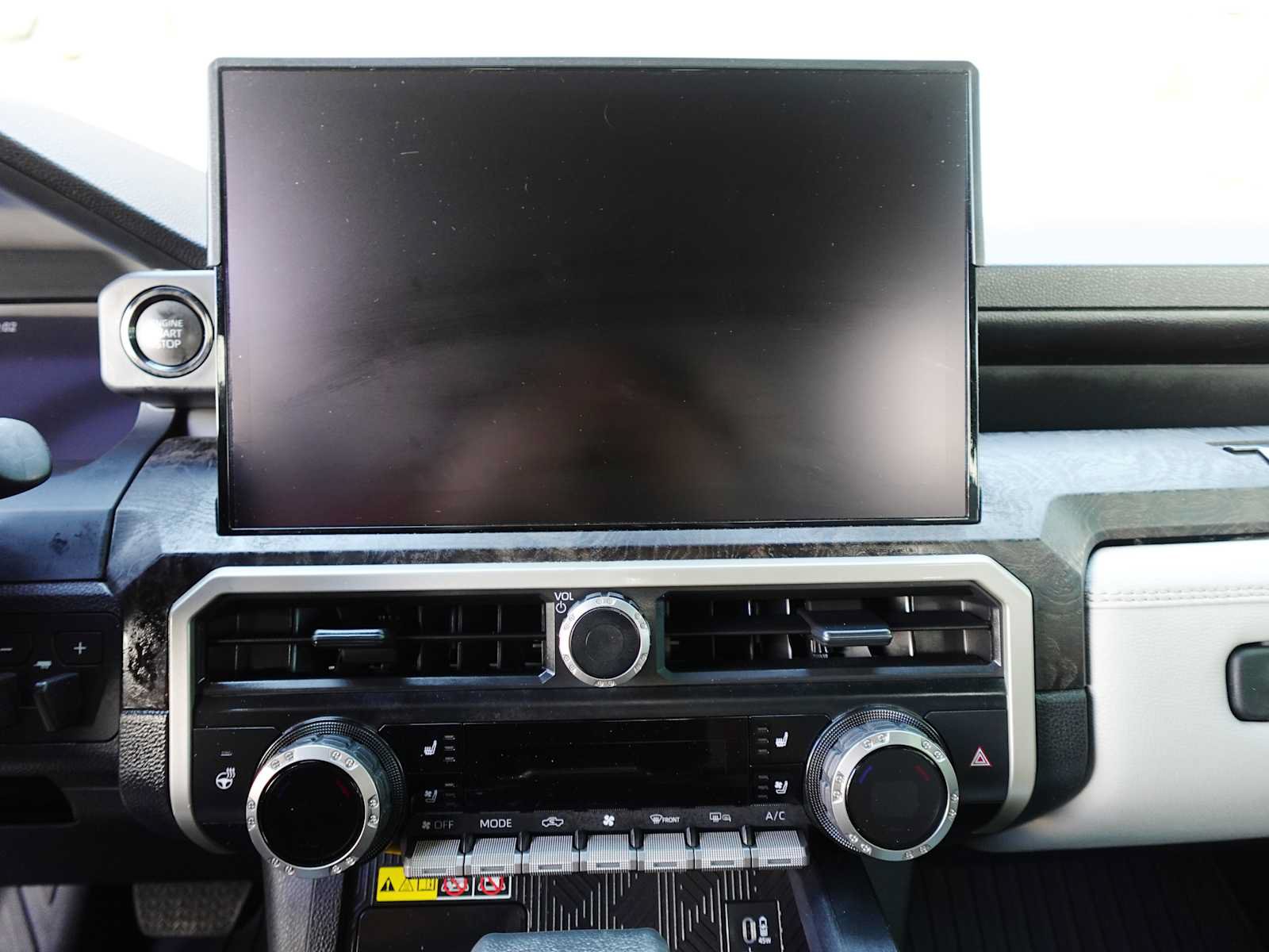 Used 2024 Toyota Tacoma Limited w/ Limited Package (LT) AWD/4WD image 21