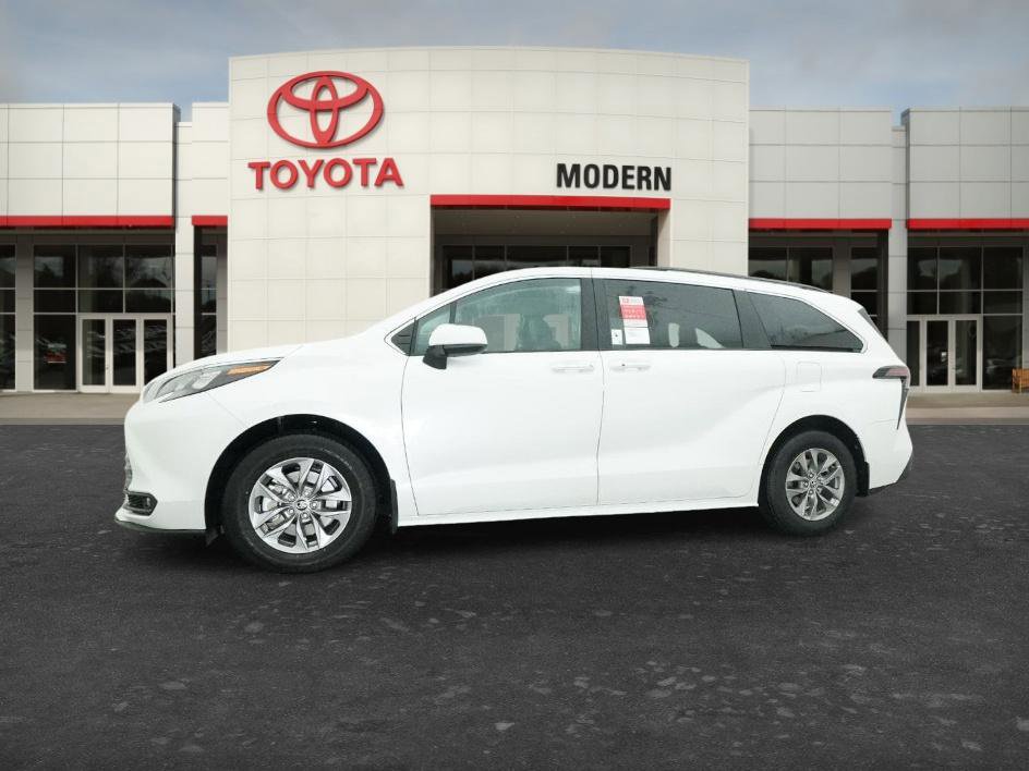 New 2026 Toyota Sienna XLE FWD image 4