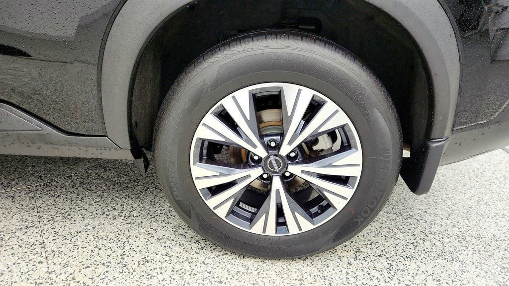 Used 2023 Nissan Rogue SV image 9