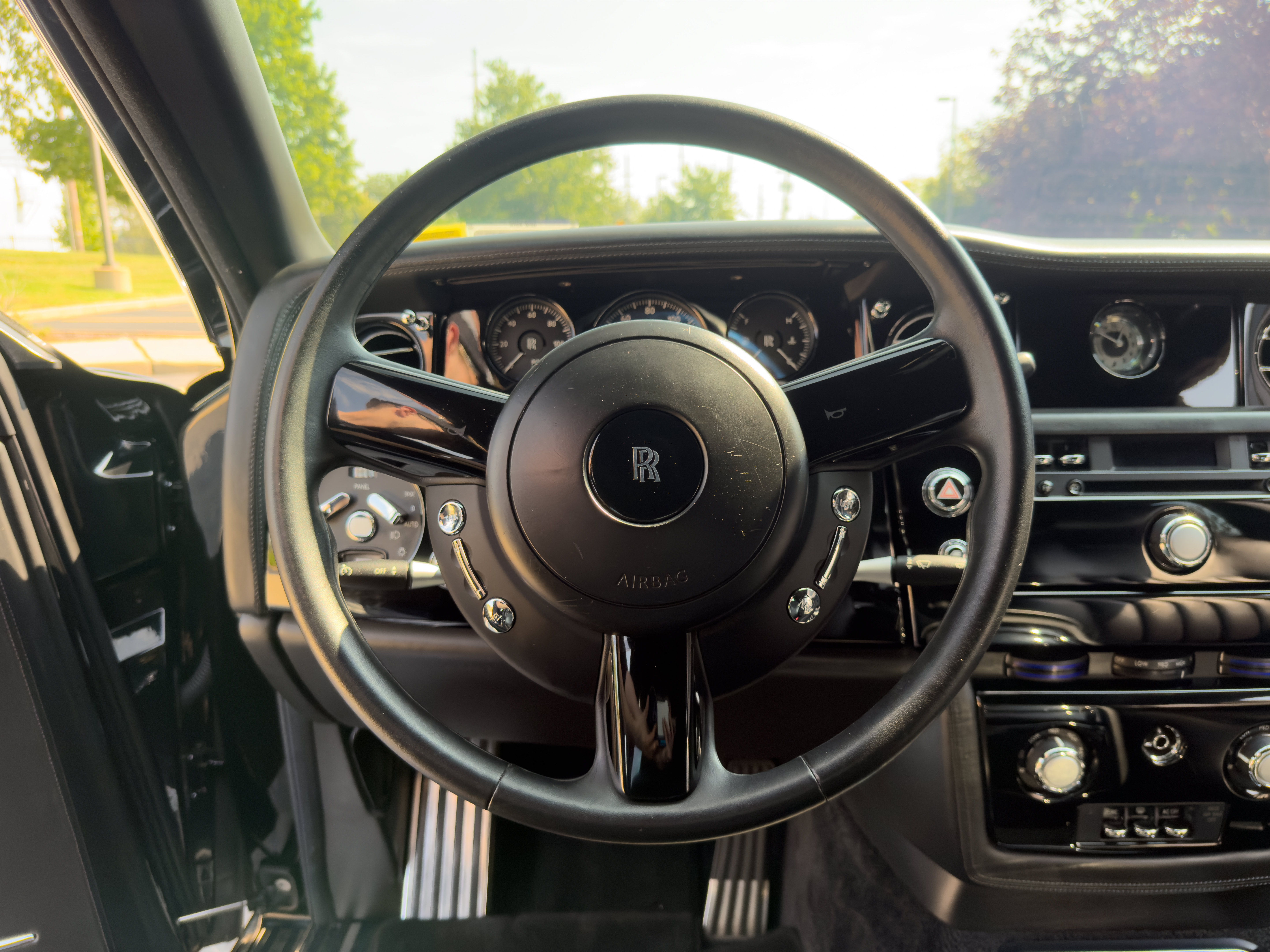 Used 2010 Rolls-Royce Phantom Sedan RWD image 19