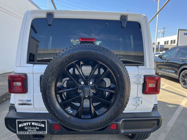 Used 2021 Jeep Wrangler Unlimited Sahara w/ Cold Weather Group AWD/4WD image 5