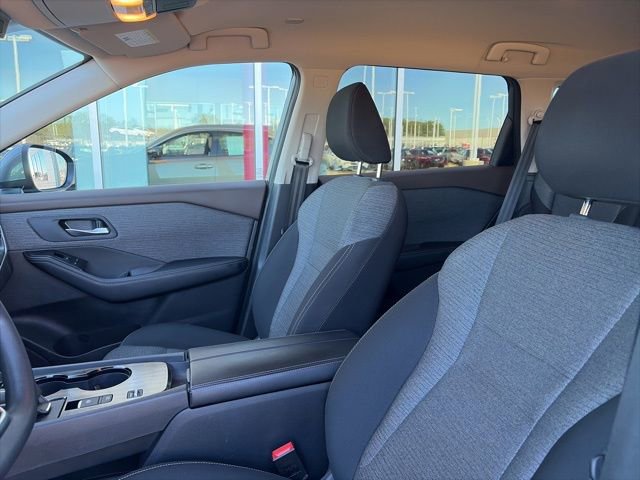 Used 2023 Nissan Rogue SV image 9