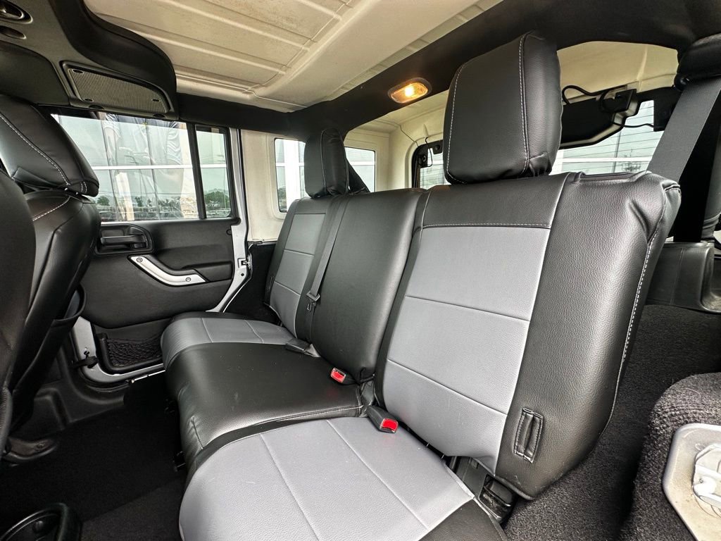 Used 2018 Jeep Wrangler Unlimited Rubicon w/ Connectivity Group AWD/4WD image 20
