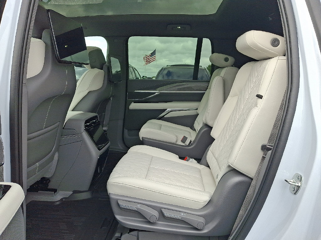 New 2026 Cadillac Escalade IQL Luxury w/ LPO, Floor Liner Package AWD/4WD image 5
