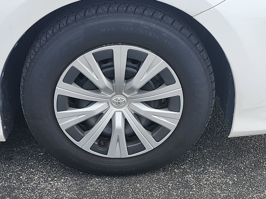 Used 2018 Toyota Camry L image 18