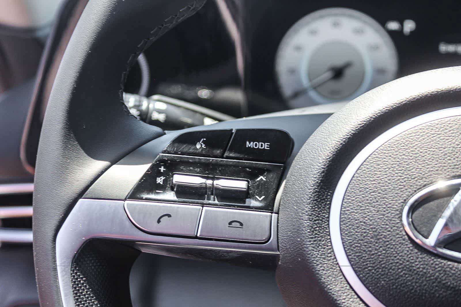 Certified 2023 Hyundai Elantra Limited FWD image 29