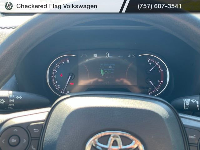 Used 2024 Toyota RAV4 XLE AWD/4WD image 32