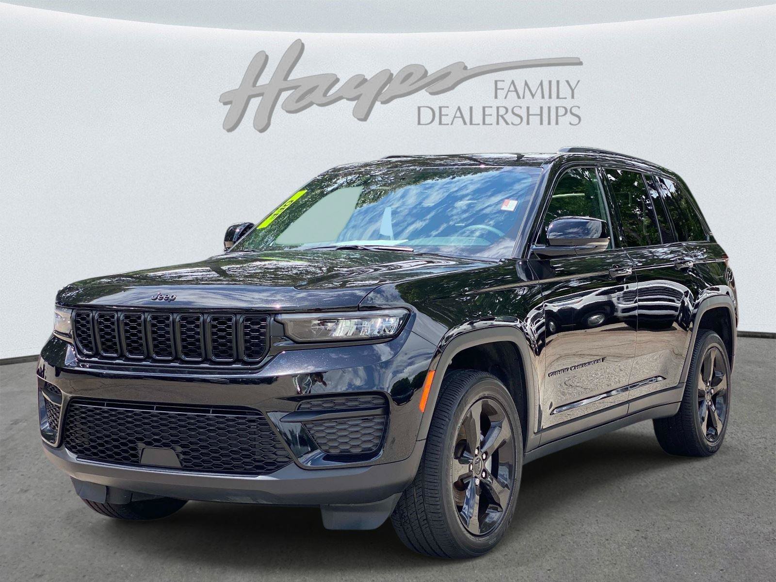 Used 2024 Jeep Grand Cherokee Altitude AWD/4WD image 8