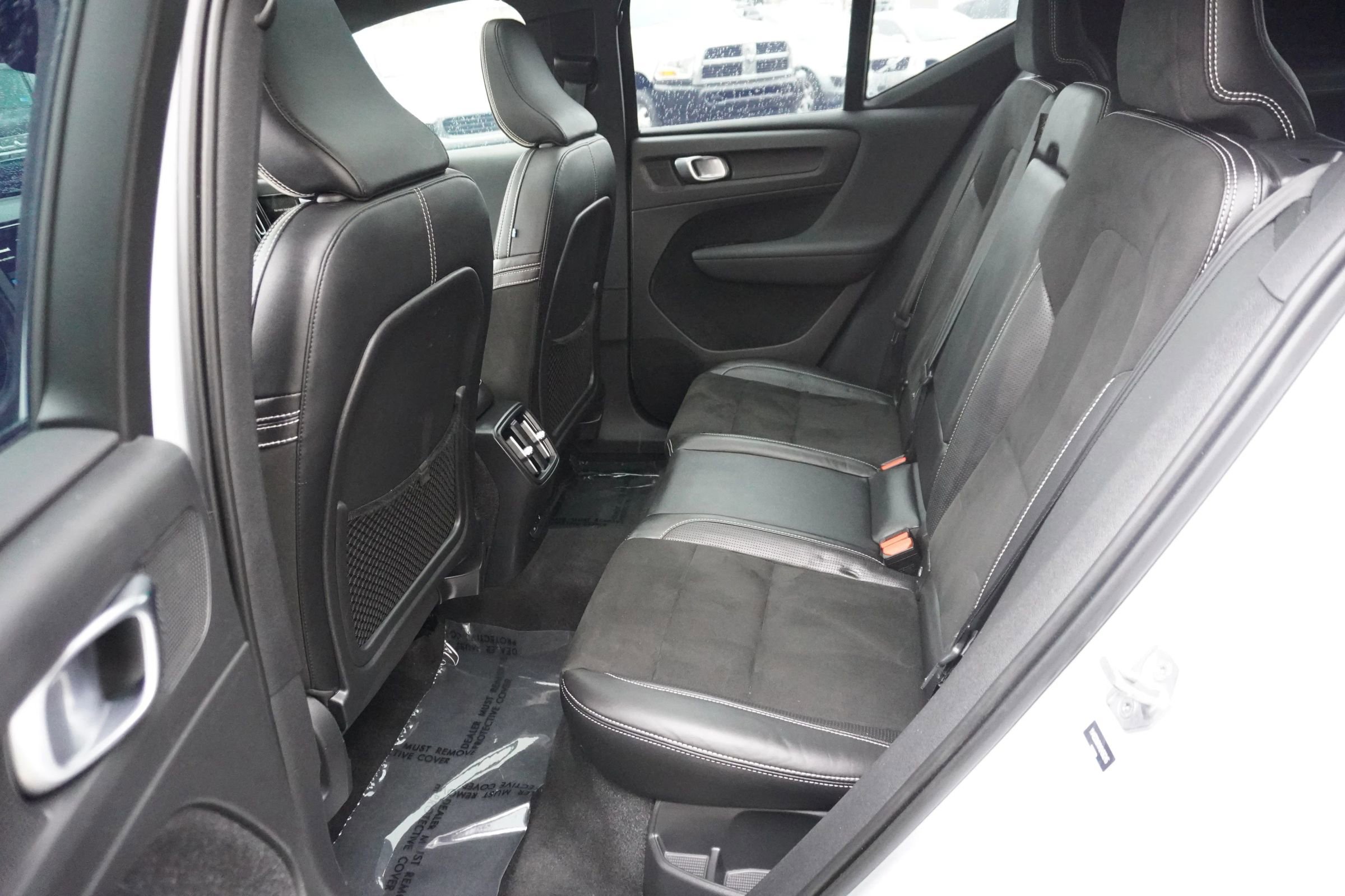 Used 2021 Volvo XC40 P8 Recharge w/ Advanced Package image 11