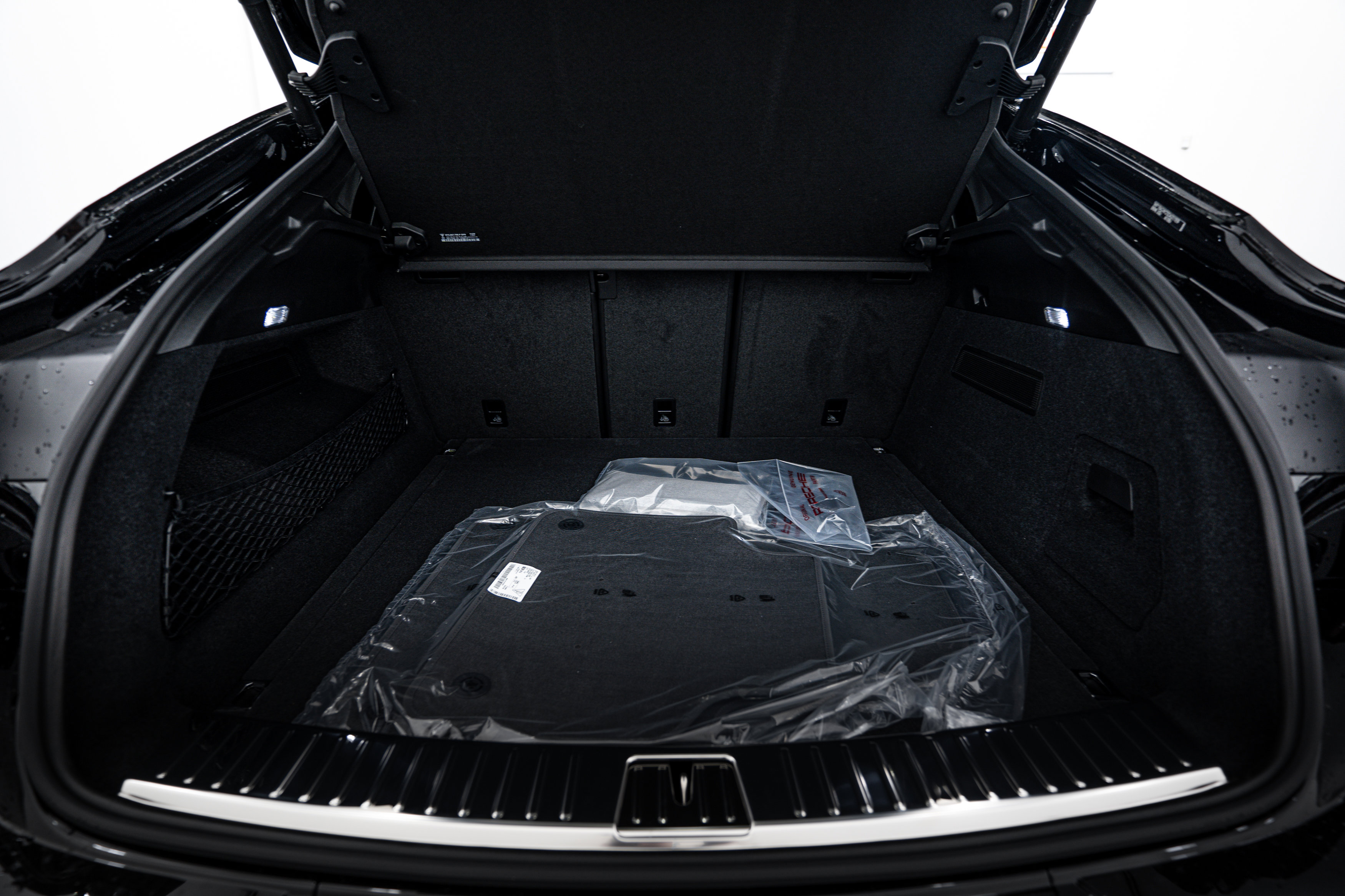 Certified 2025 Porsche Cayenne Coupe image 25