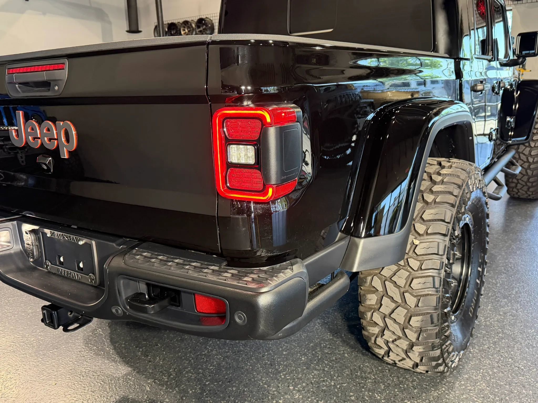 Used 2024 Jeep Gladiator Mojave AWD/4WD image 12