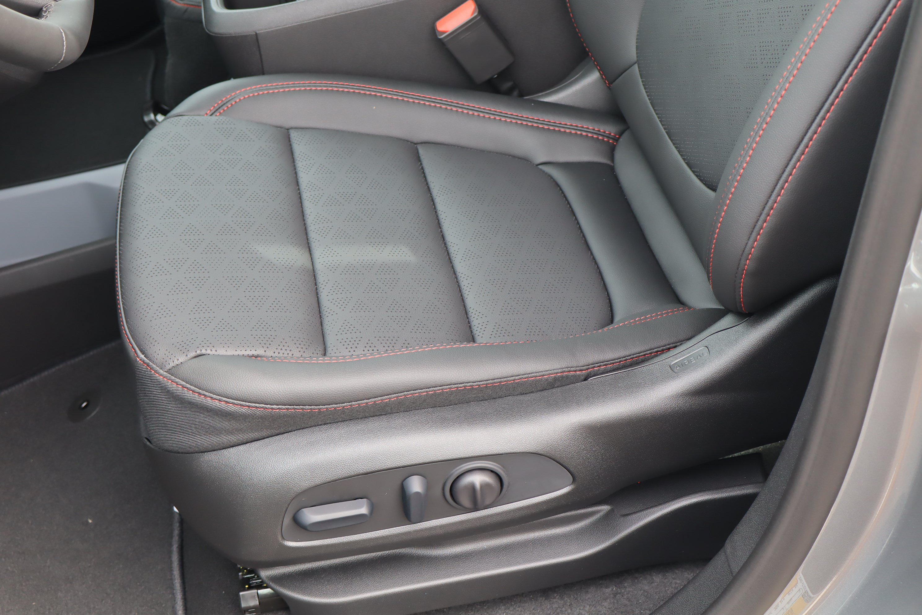 New 2027 Chevrolet Bolt RS w/ Technology Package FWD image 12