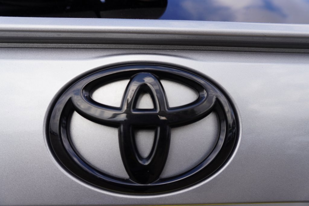 Used 2025 Toyota RAV4 XSE image 30