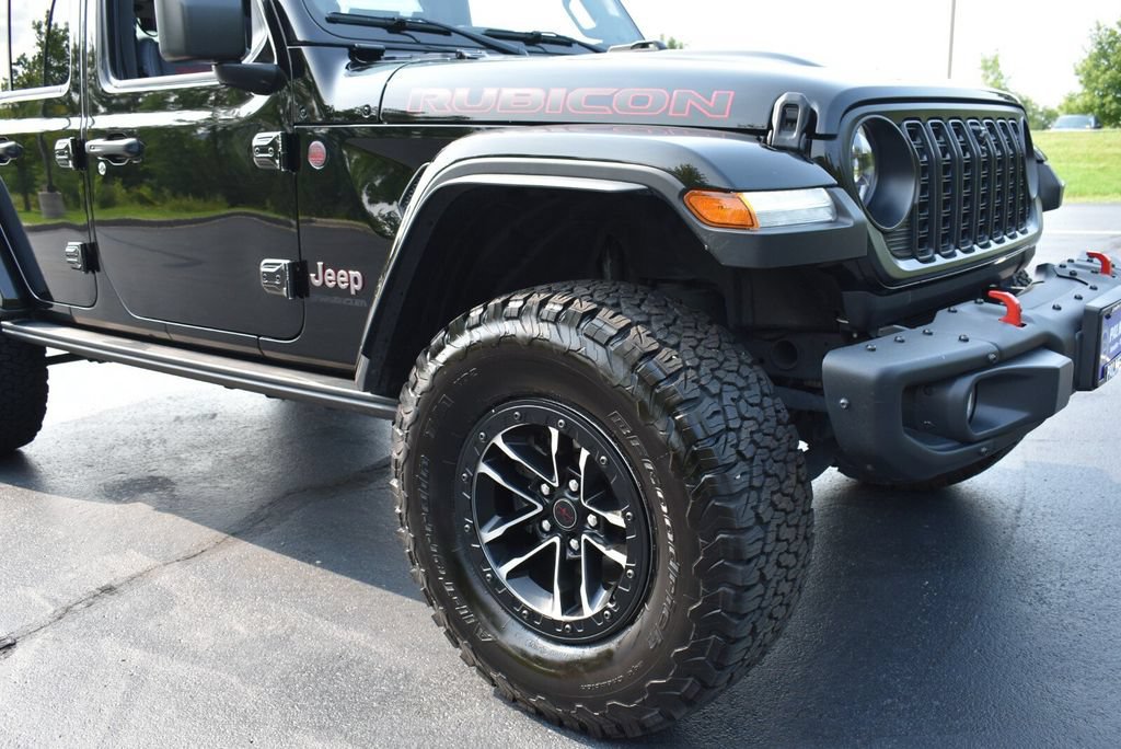 Used 2025 Jeep Wrangler Unlimited Rubicon AWD/4WD image 4