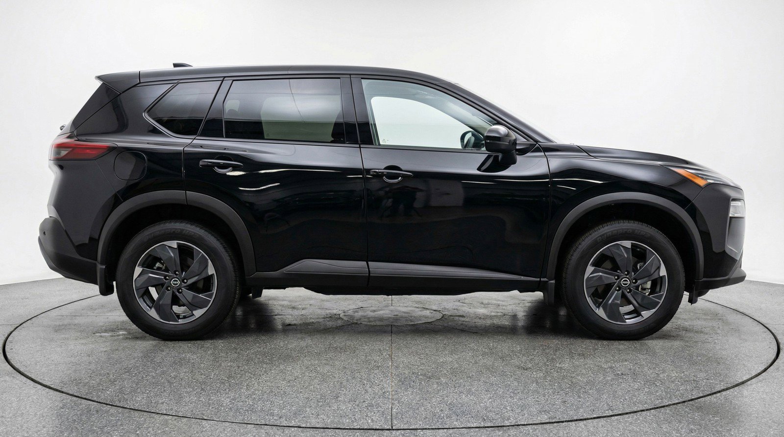 Used 2025 Nissan Rogue SV image 11