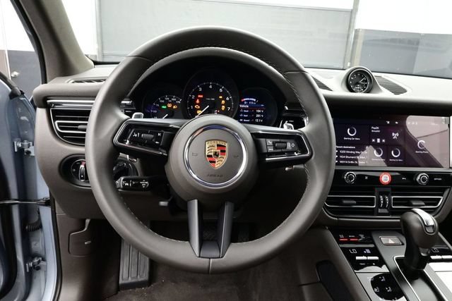Certified 2025 Porsche Macan AWD/4WD image 8