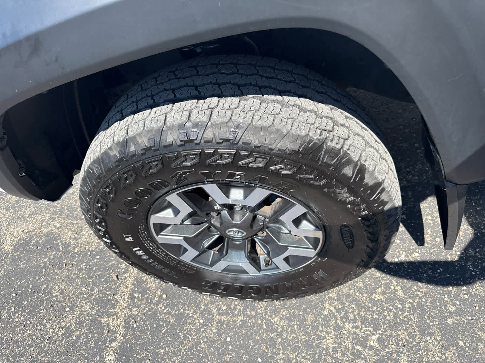 Used 2023 Toyota Tacoma TRD Off-Road w/ Technology Package image 2