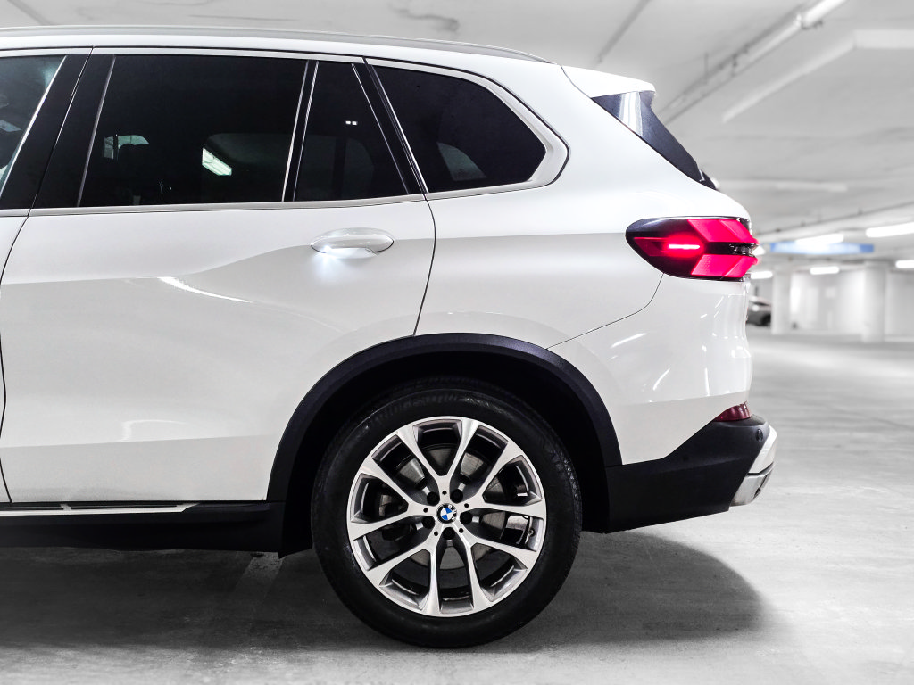 Used 2024 BMW X5 xDrive40i w/ Premium Package AWD/4WD image 17