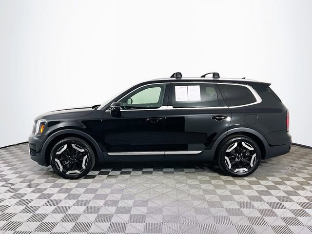 Used 2024 Kia Telluride EX w/ EX Captain's Chair Package image 5