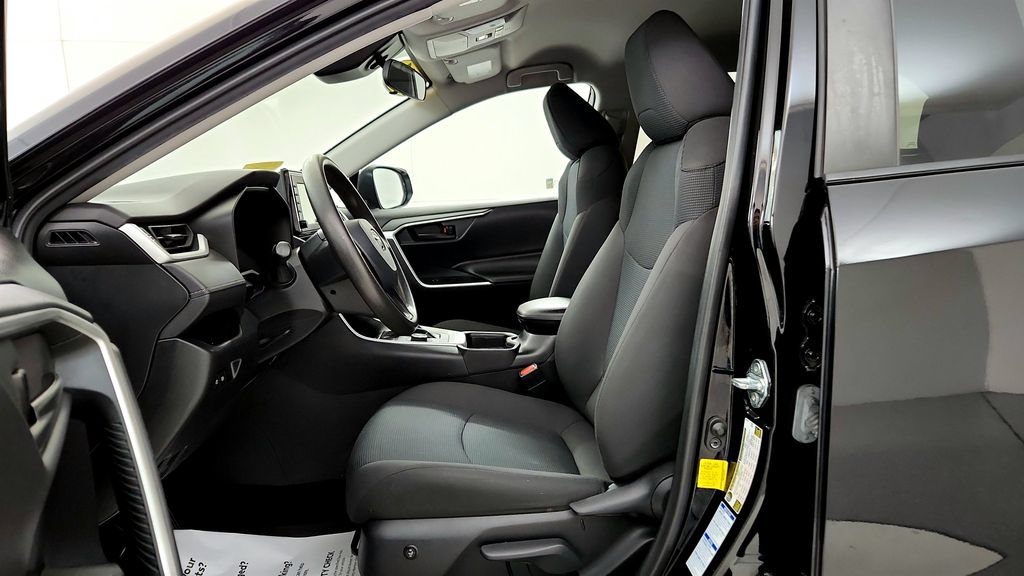 Used 2021 Toyota RAV4 LE w/ Carpet Mat Package (TMS) AWD/4WD image 25