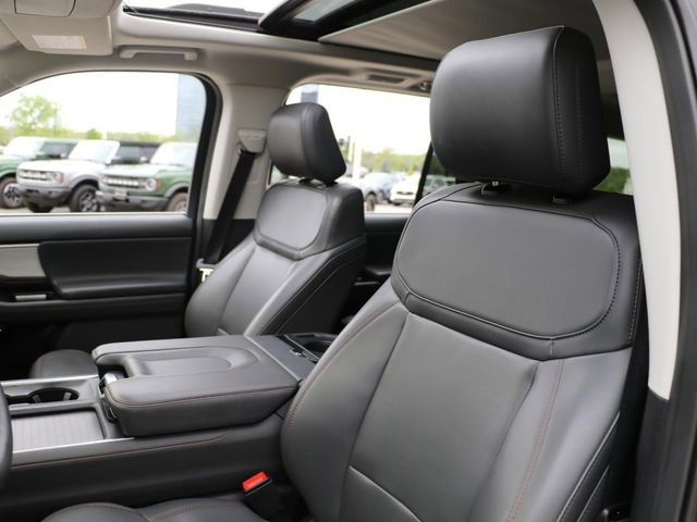 Used 2025 Ford Expedition Active AWD/4WD image 21