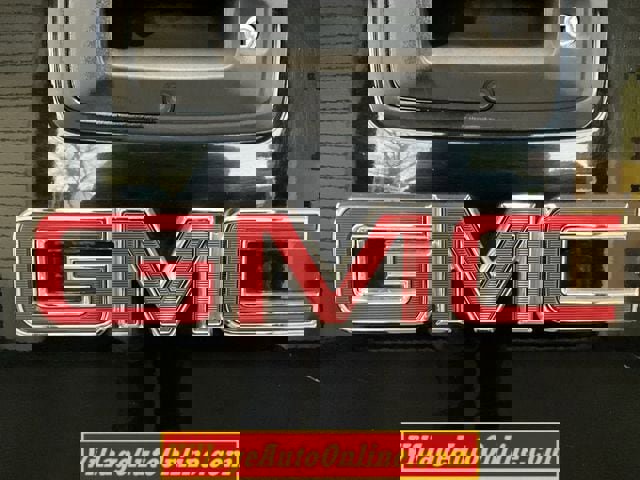 Used 2015 GMC Canyon SLT w/ Driver Alert Package image 32