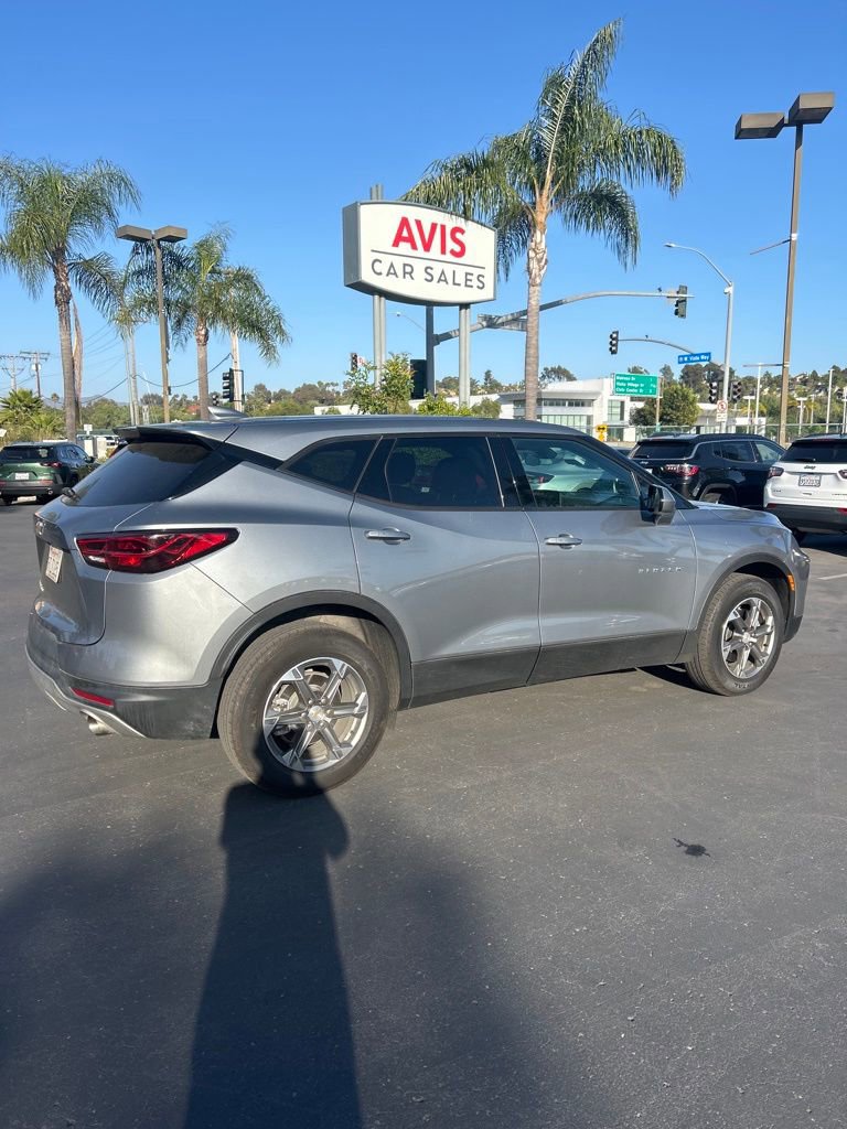 Used 2025 Chevrolet Blazer LT image 3