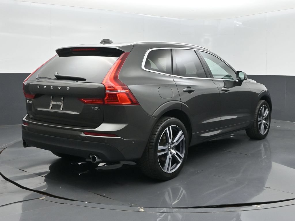 Used 2018 Volvo XC60 T5 Momentum w/ Vision Package AWD/4WD image 7