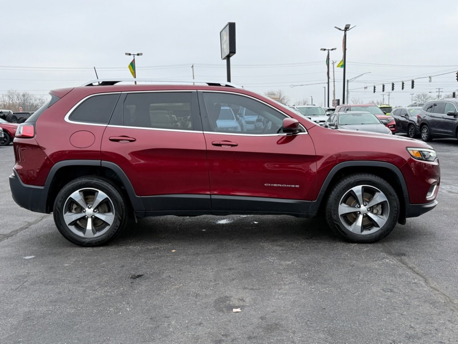 Used 2019 Jeep Cherokee Limited w/ Luxury Group image 9