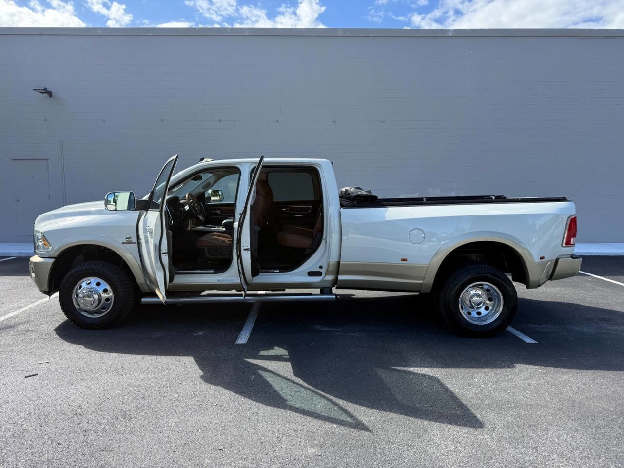 Used 2016 RAM 3500 Laramie Longhorn image 29