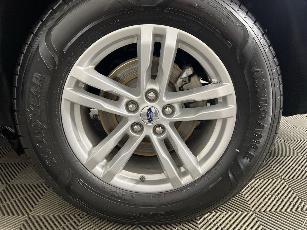 Used 2023 Ford Explorer XLT w/ Equipment Group 202A image 33