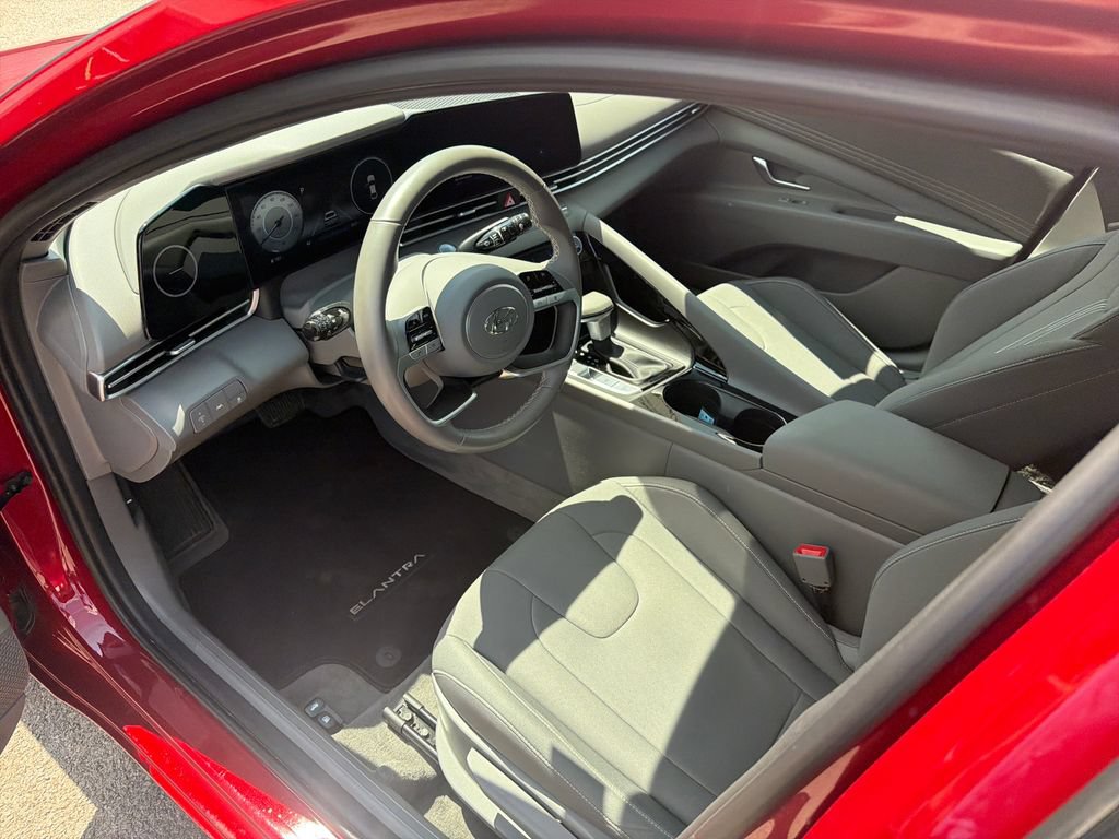 Used 2023 Hyundai Elantra SEL w/ Convenience Package FWD image 16