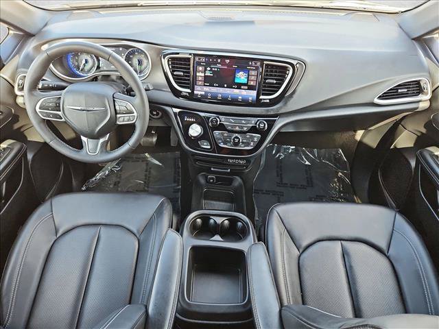 Used 2025 Chrysler Pacifica Select FWD image 21