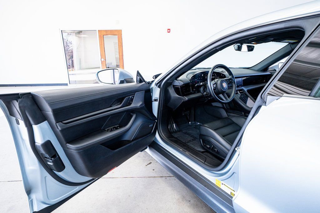 Used 2024 Porsche Taycan image 32