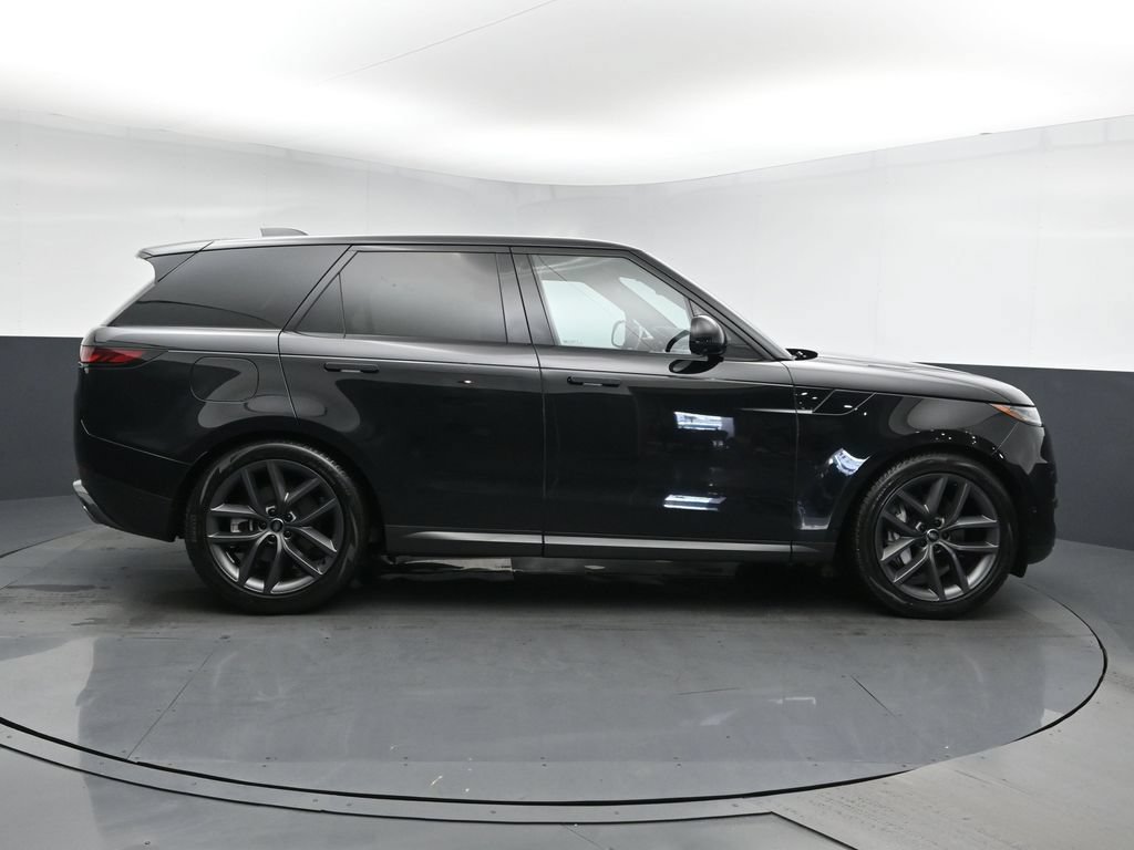 Used 2024 Land Rover Range Rover Sport SE AWD/4WD image 3