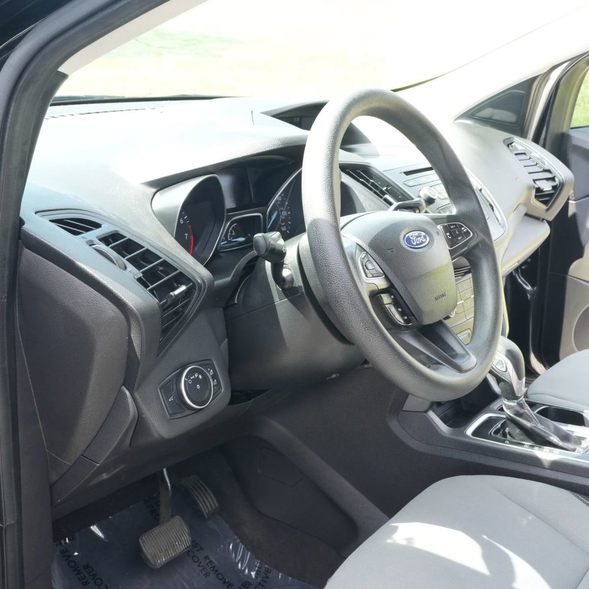 Used 2018 Ford Escape S image 2