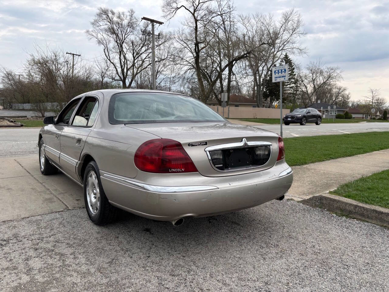 Used 1999 Lincoln Continental image 16