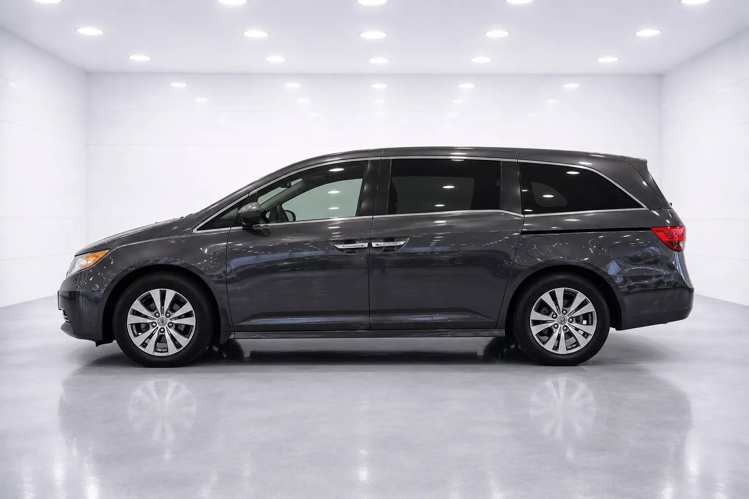 Used 2014 Honda Odyssey EX-L image 2