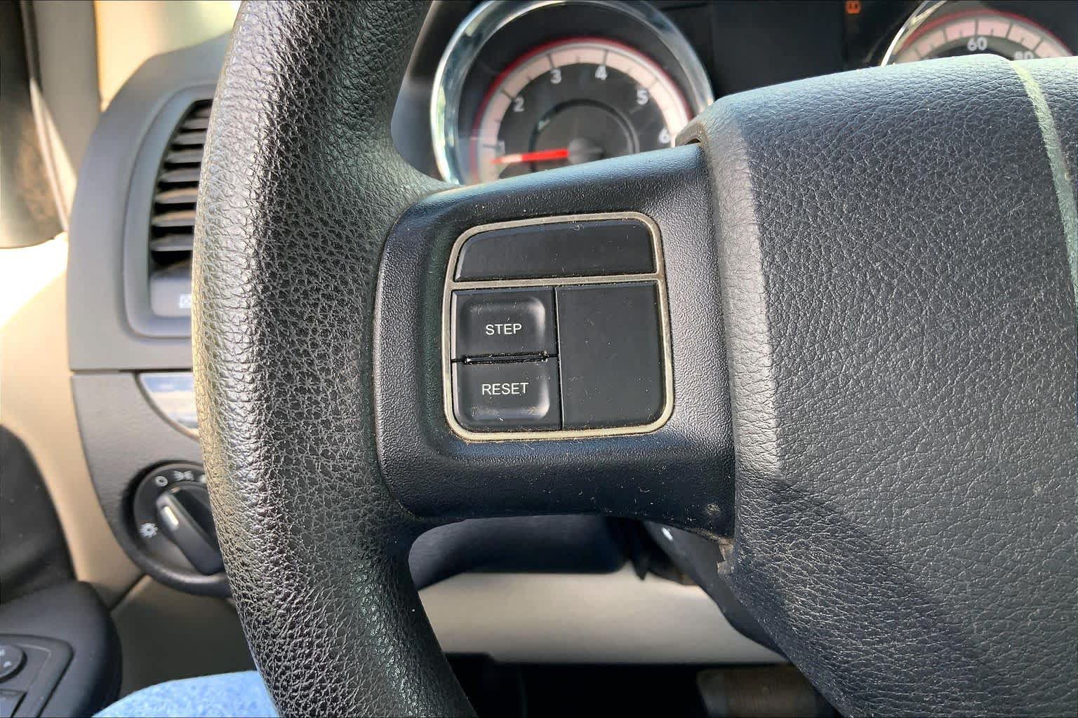 Used 2013 Dodge Grand Caravan SXT FWD image 24