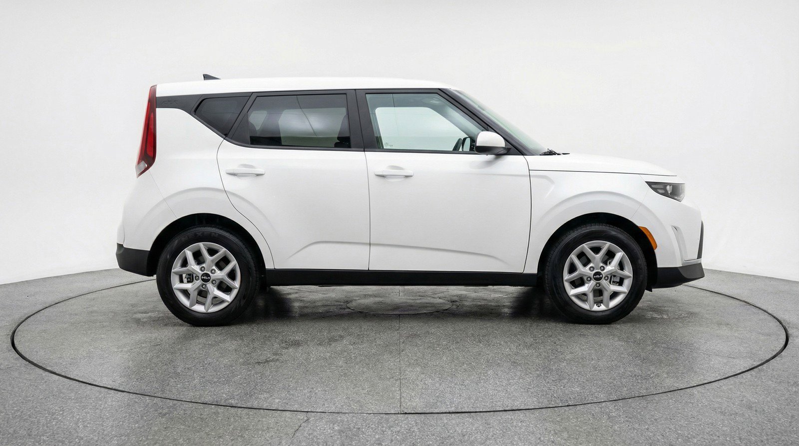 Used 2025 Kia Soul LX w/ LX Technology Package image 11