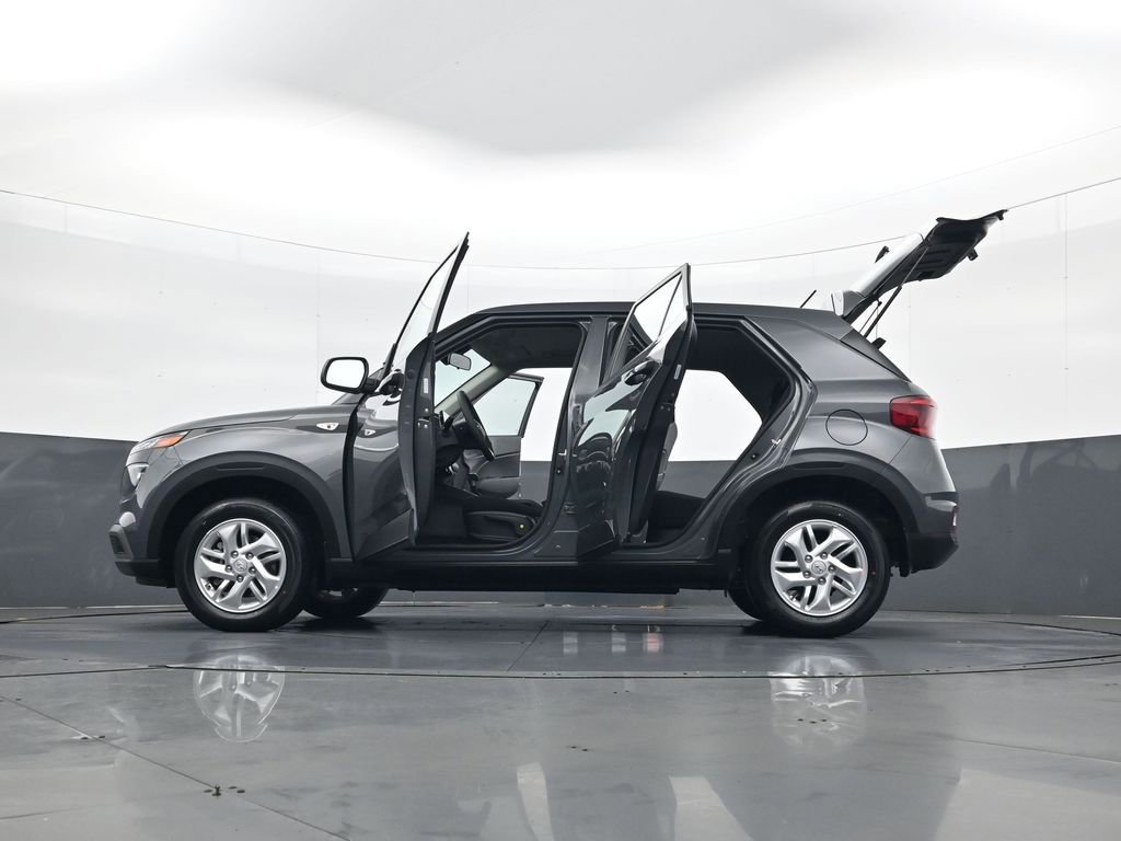 Certified 2026 Hyundai Venue SE image 34